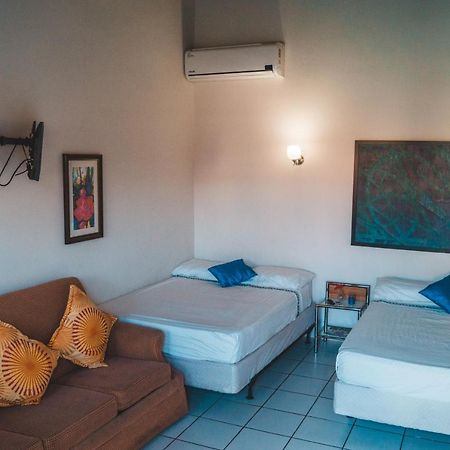 Courtesy Apartments Aruba Ораниестад Екстериор снимка