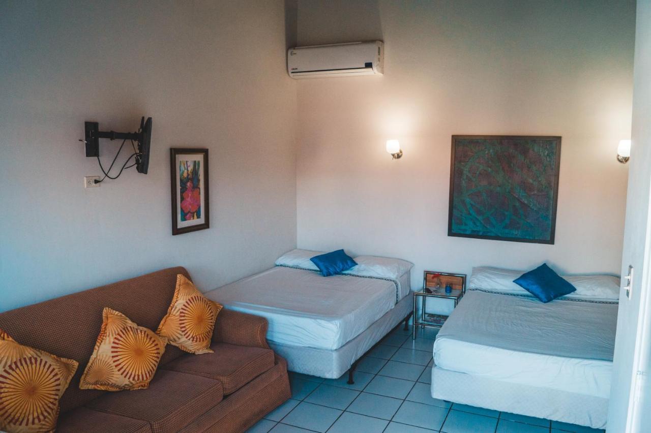 Courtesy Apartments Aruba Ораниестад Екстериор снимка