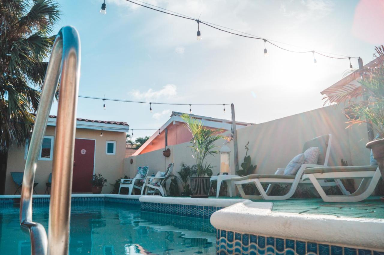 Courtesy Apartments Aruba Ораниестад Екстериор снимка